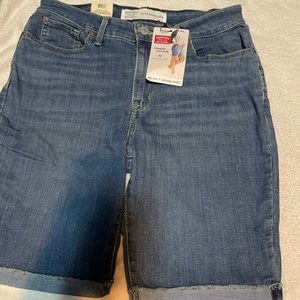 Levi’s Mid Rise 9” Bermuda Shorts Size Women’s 8